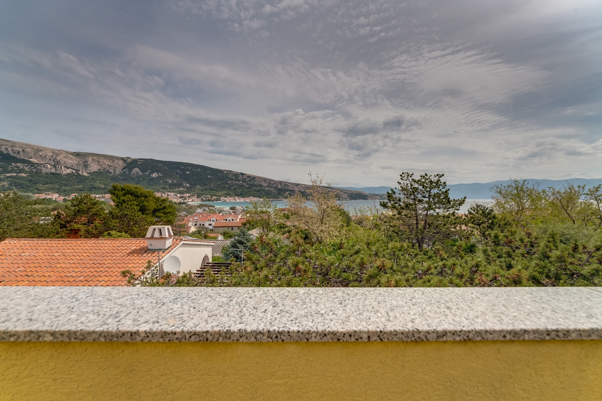 Two bedroom apartment with terrace and sea view Baška, Krk  A-e