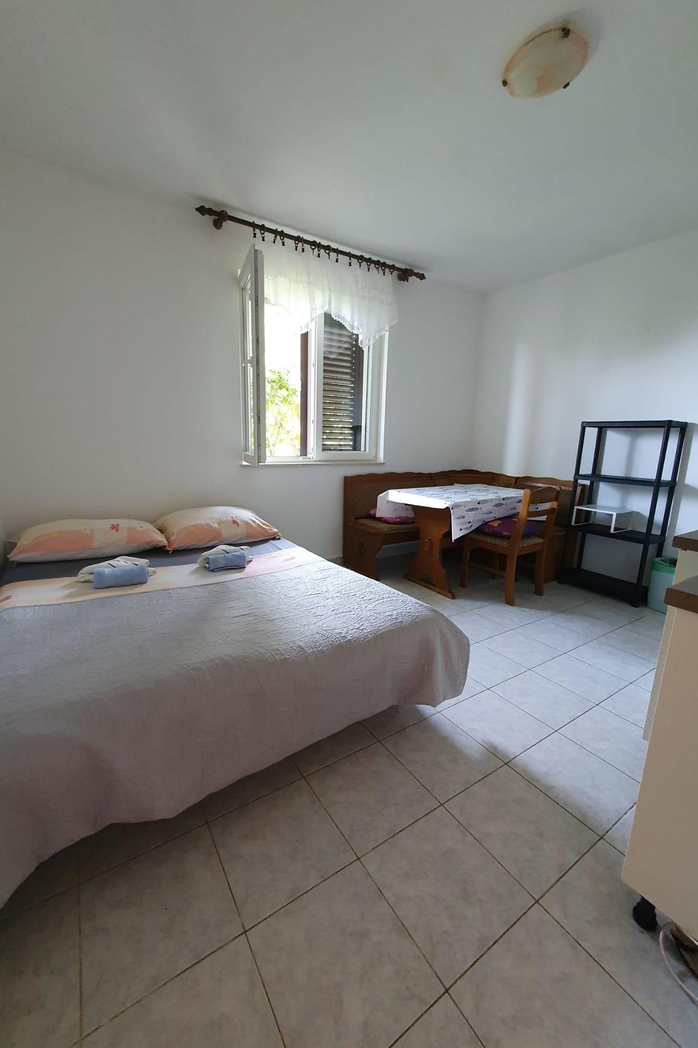 One bedroom apartment near beach Stara Novalja, Pag (A-13938-a)