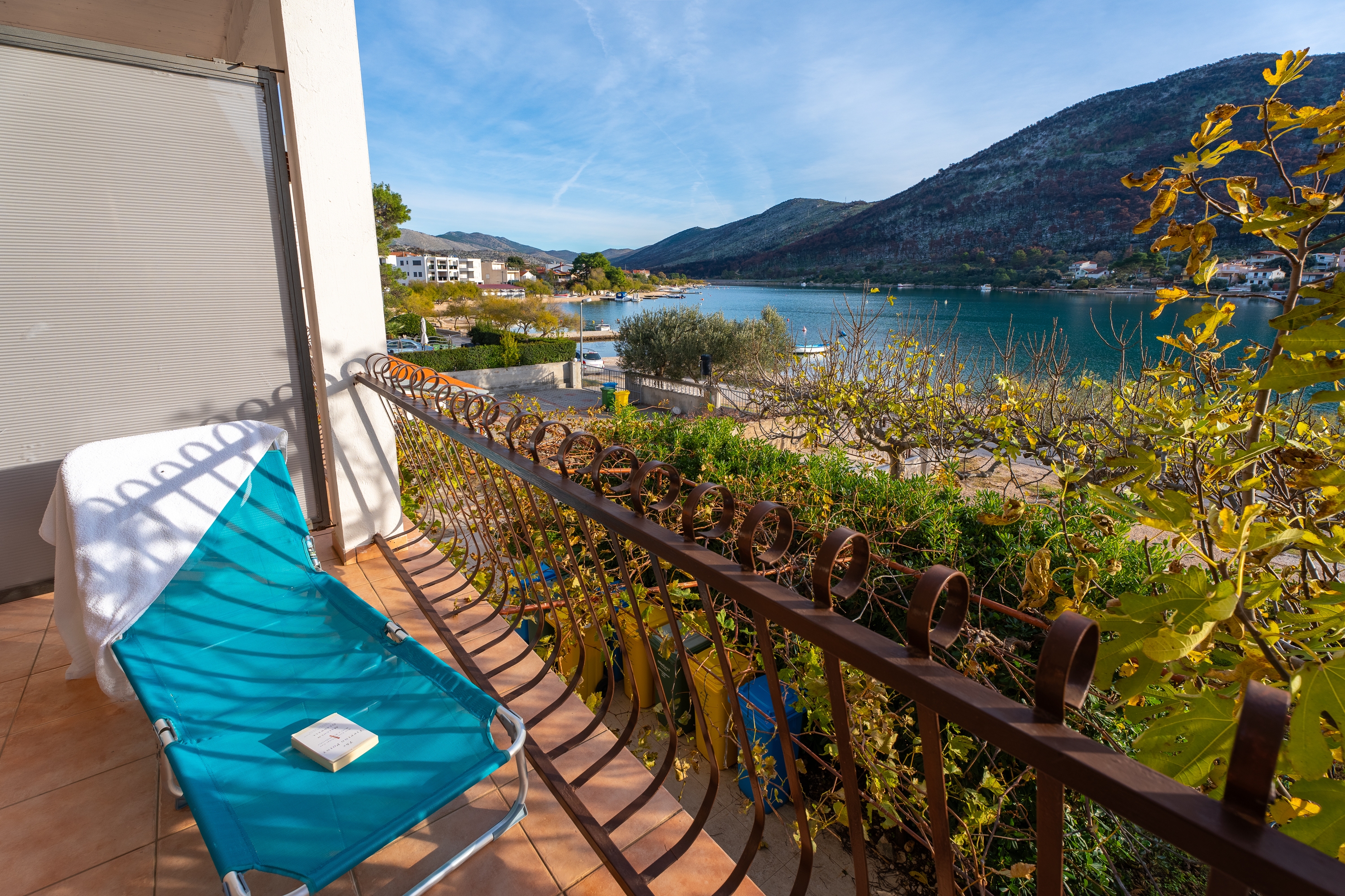 One bedroom apartment near beach Grebaštica, Šibenik  A-b