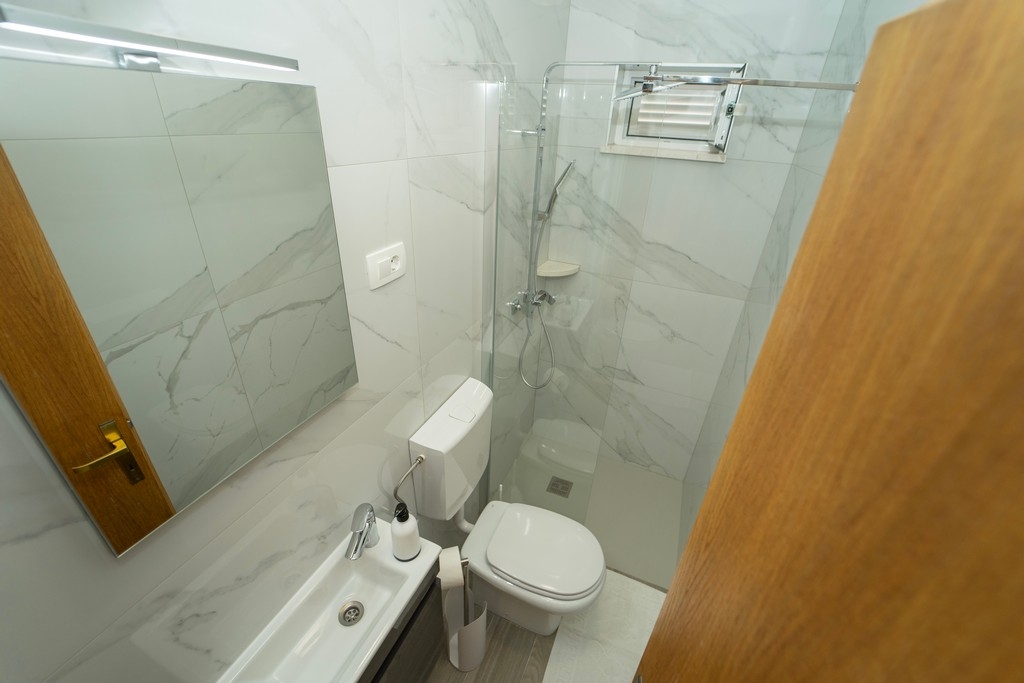 Comfortable and spacious house with terrace and sea view Brna, Korčula  K