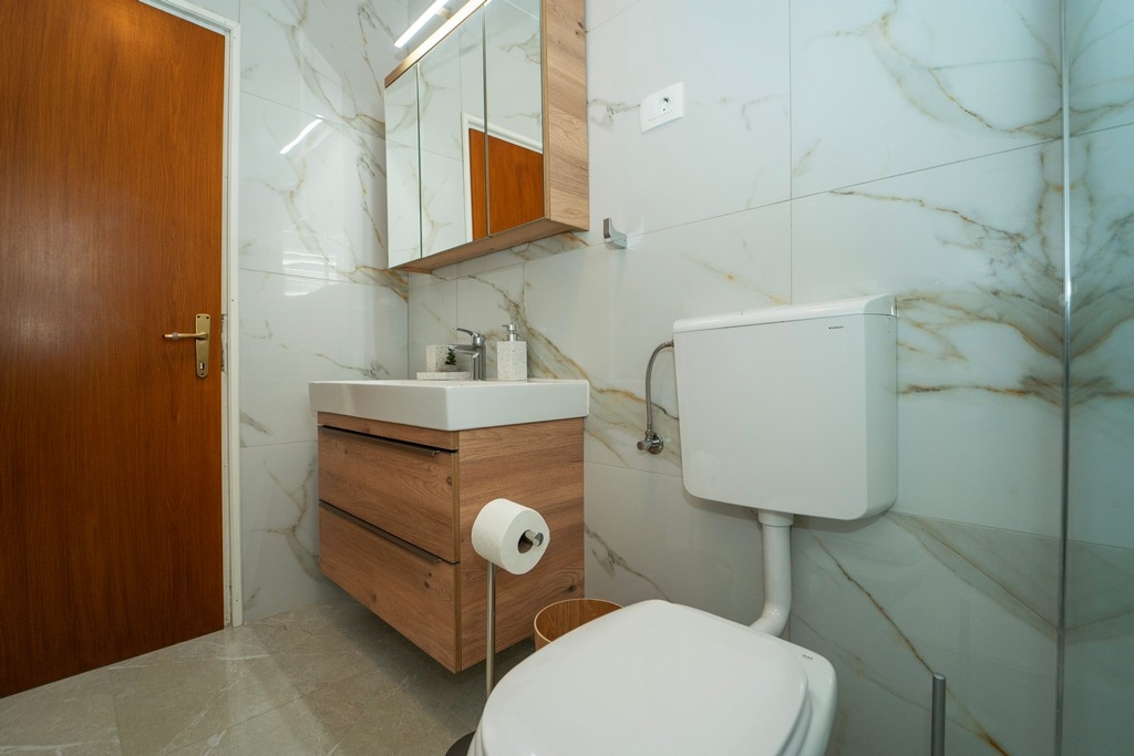 Comfortable and spacious house with terrace and sea view Brna, Korčula  K