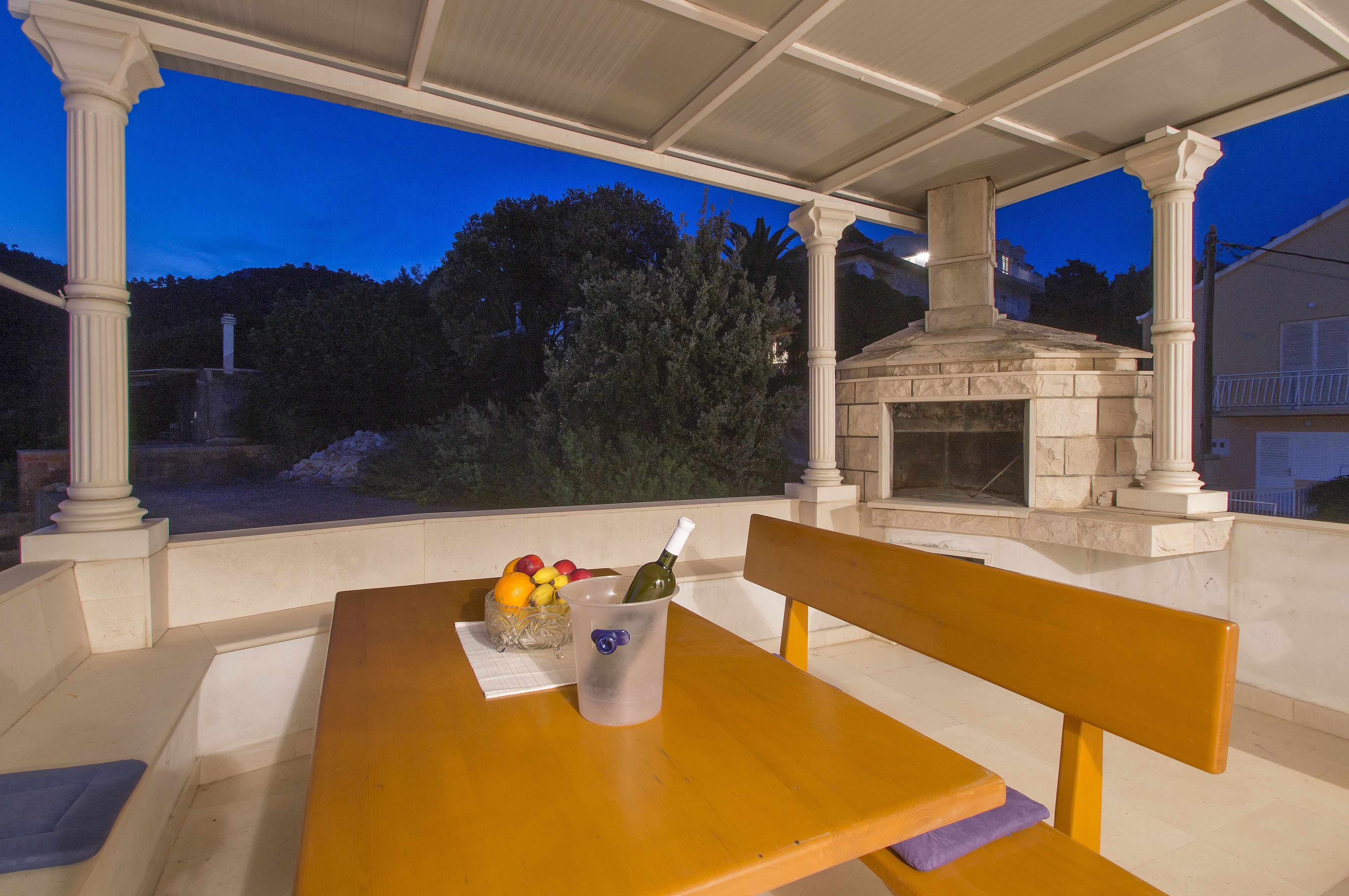 Comfortable and spacious house with terrace and sea view Brna, Korčula  K