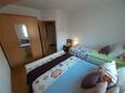 Vodice, Ložnice v ubytování typu apartment, WiFi.