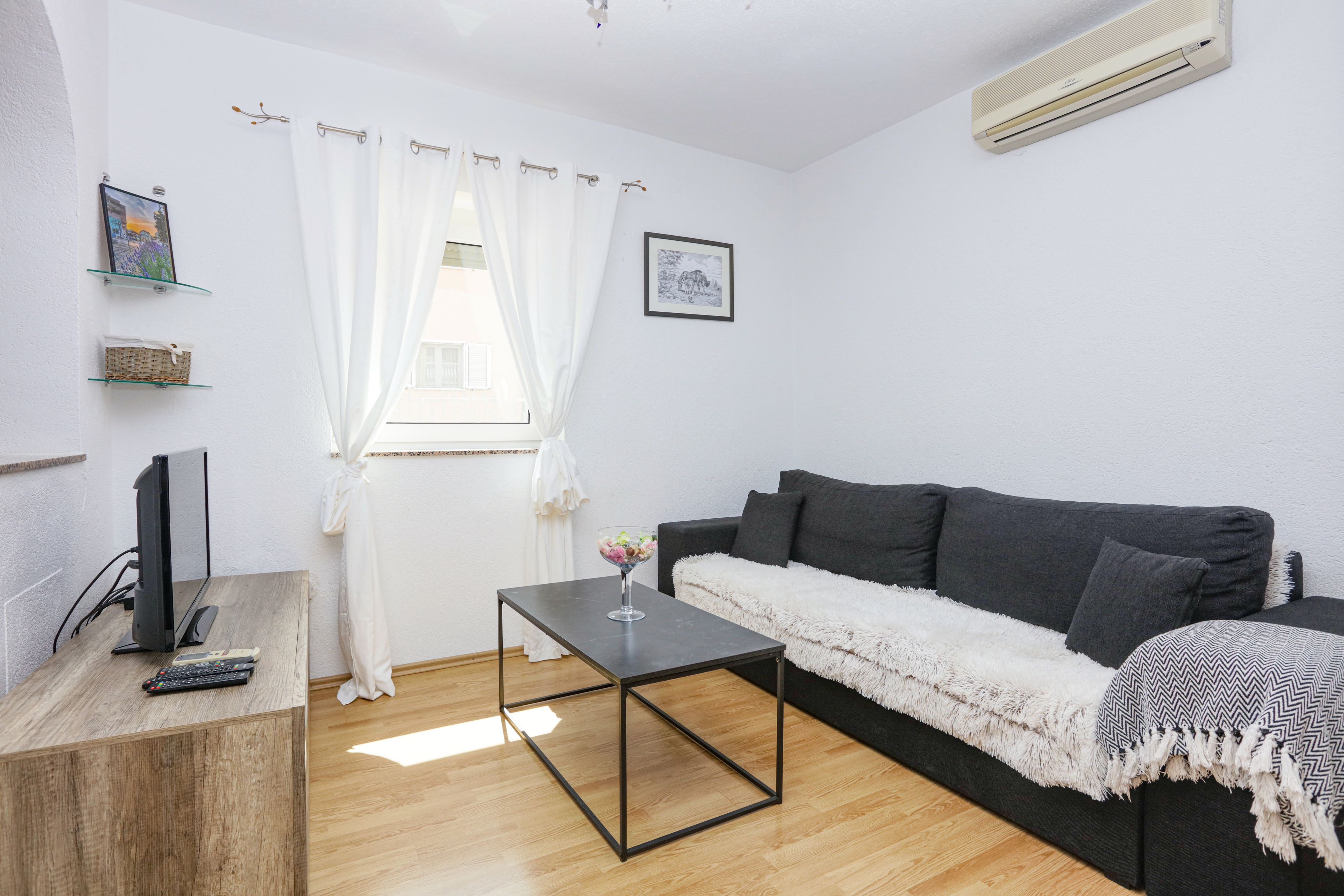 One bedroom apartment with terrace Vodice (A-13973-c) One bedroom apartment with terrace Vodice (A-13973-c)