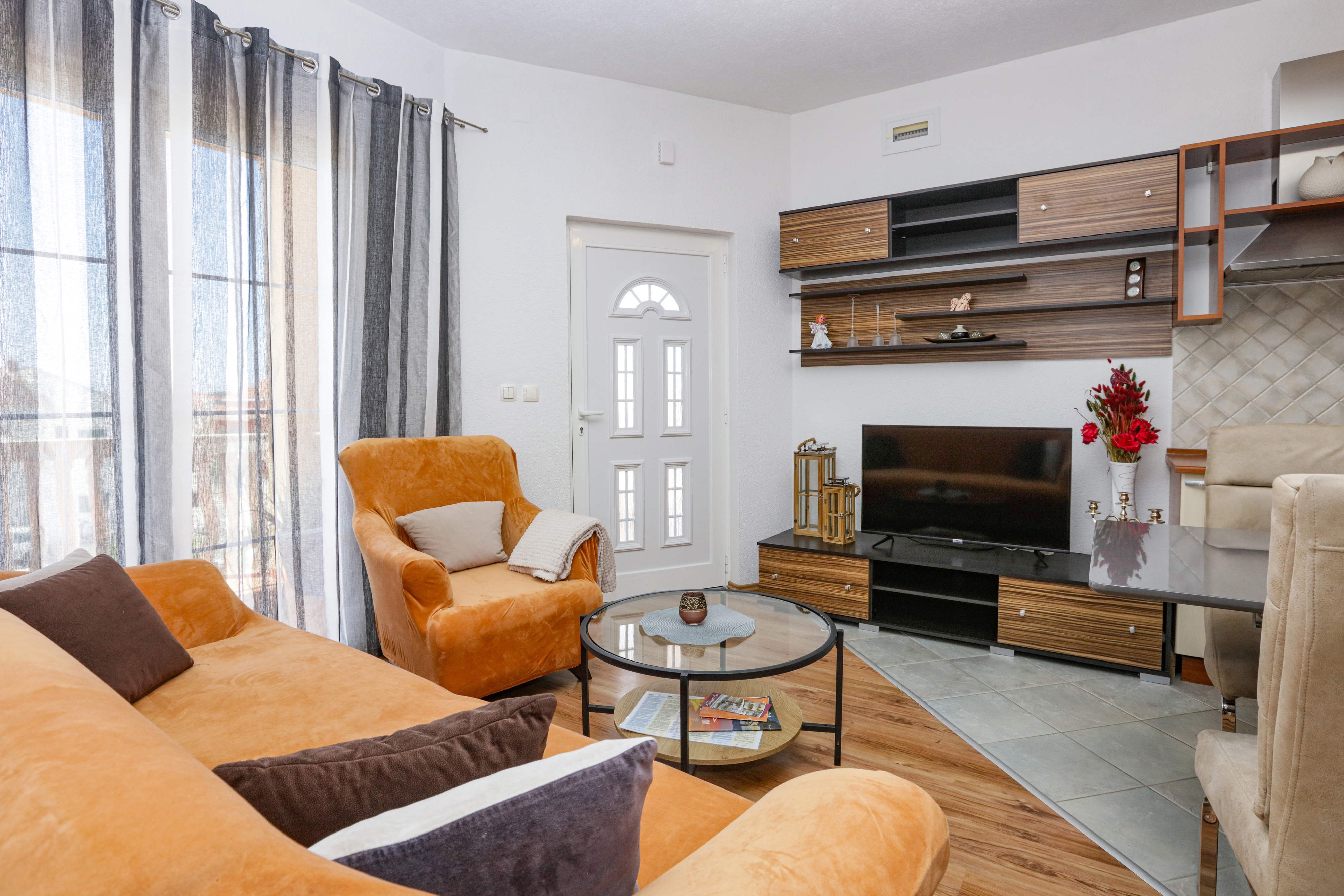 Two bedroom apartment with terrace Vodice (A-13973-d)