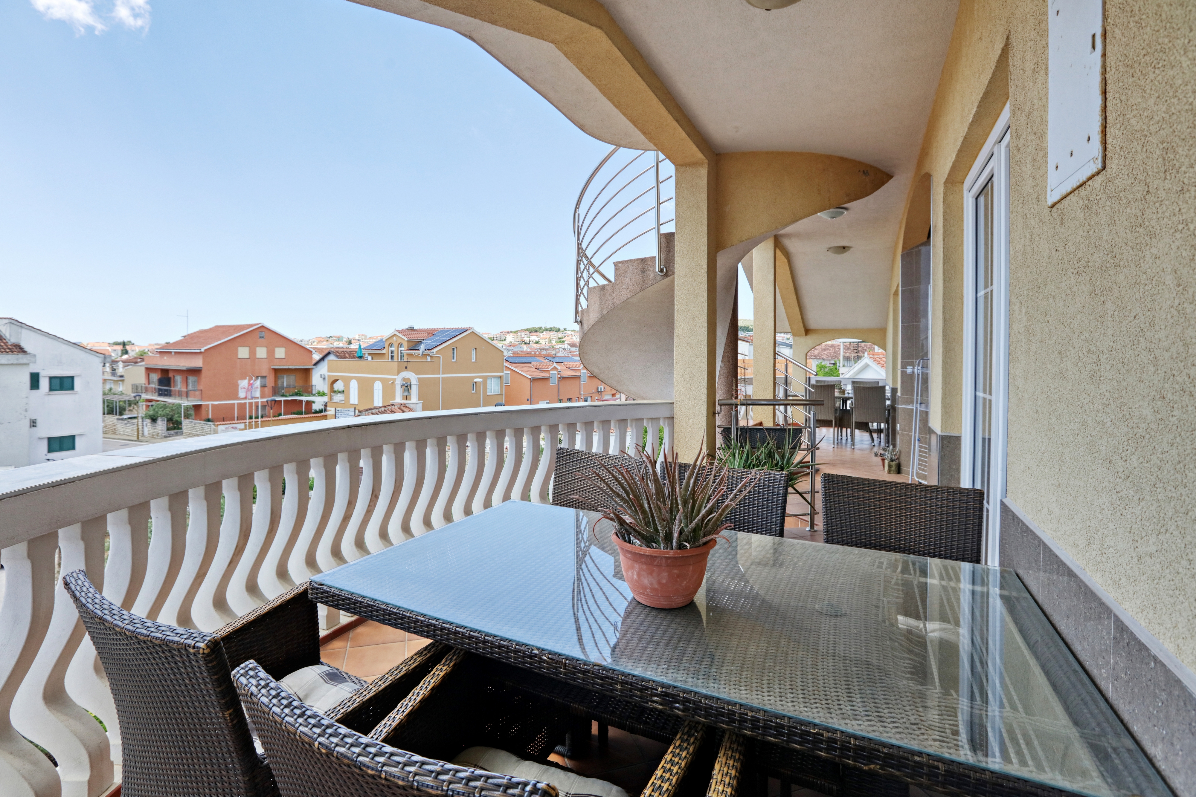 Dvosobni apartman s terasom Vodice  A-d