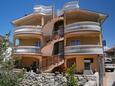 Vodice, Vodice, Propiedad 13973 - Apartamentos with pebble beach.