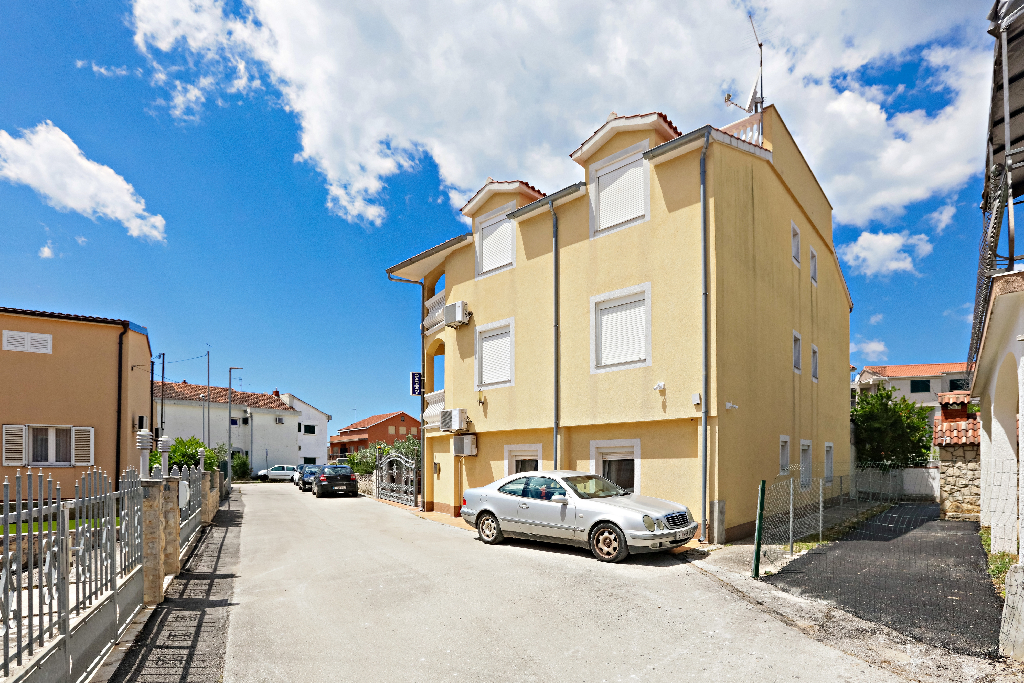 Dvosobni apartman s terasom Vodice  A-d