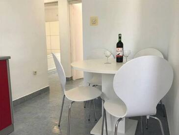 Pirovac, Eetkamer in the apartment, WiFi.