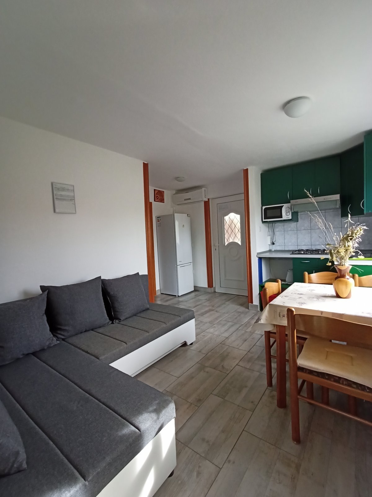 Two bedroom apartment with terrace and sea view Vinjerac, Zadar  A-c