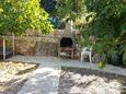 Vinjerac, Zadar, Courtyard 13985 - Apartments near sea with pebble beach.