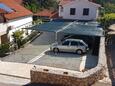 Vinjerac, Zadar, Parkeerplaats 13985 - Appartementen near sea with pebble beach.