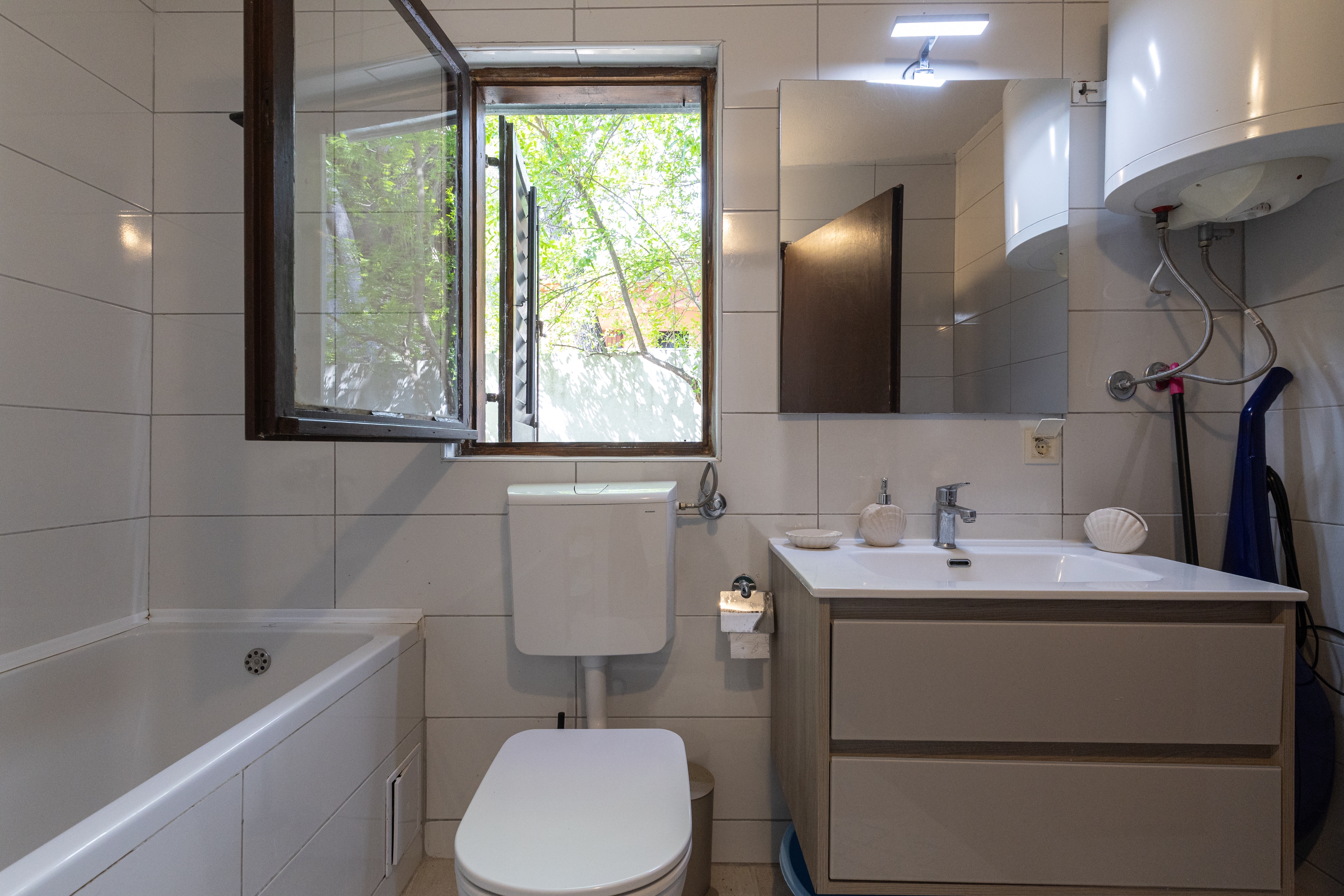 Two bedroom house near beach Ivan Dolac, Hvar  K