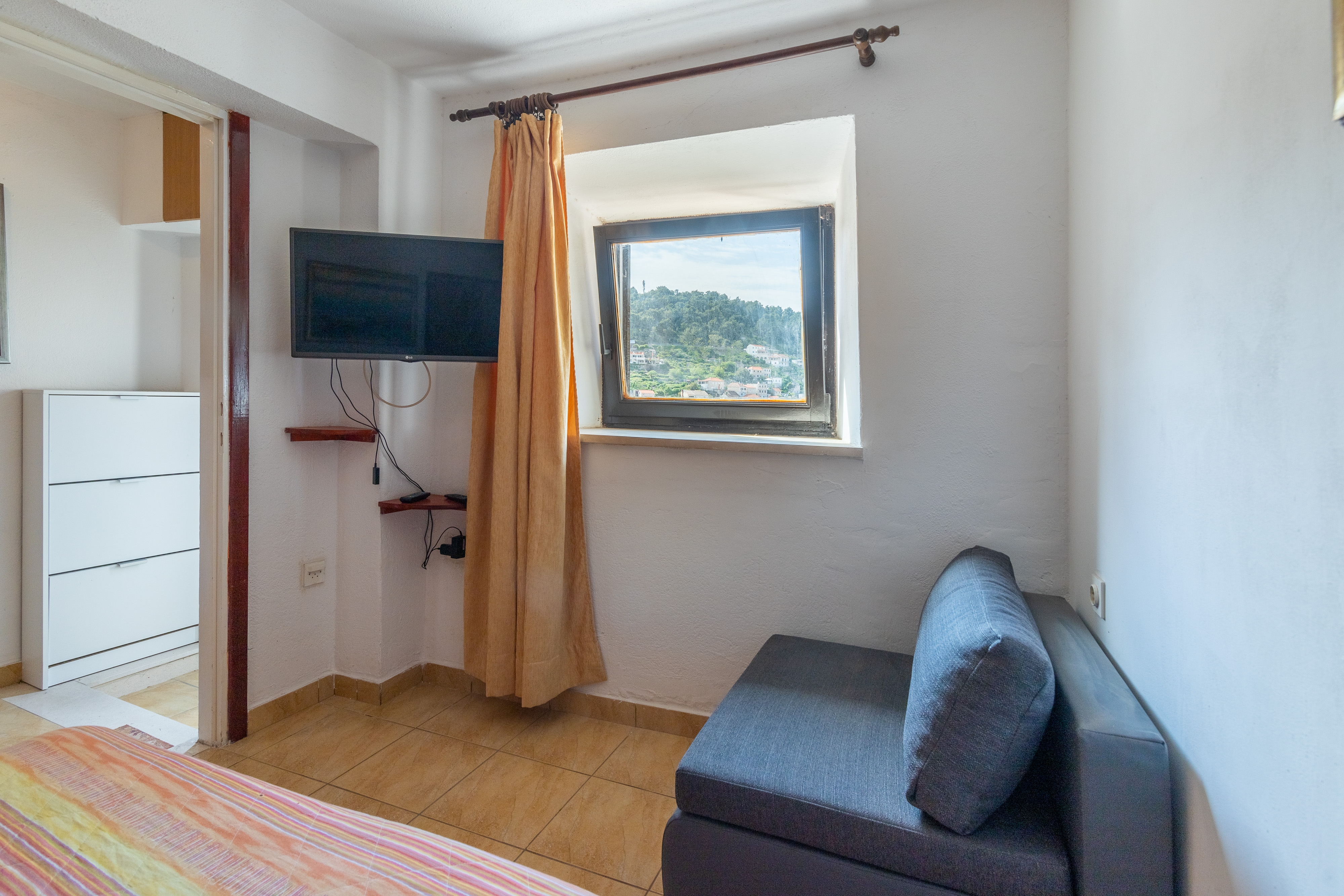 Three bedroom house with terrace and sea view Pučišća, Brač  K