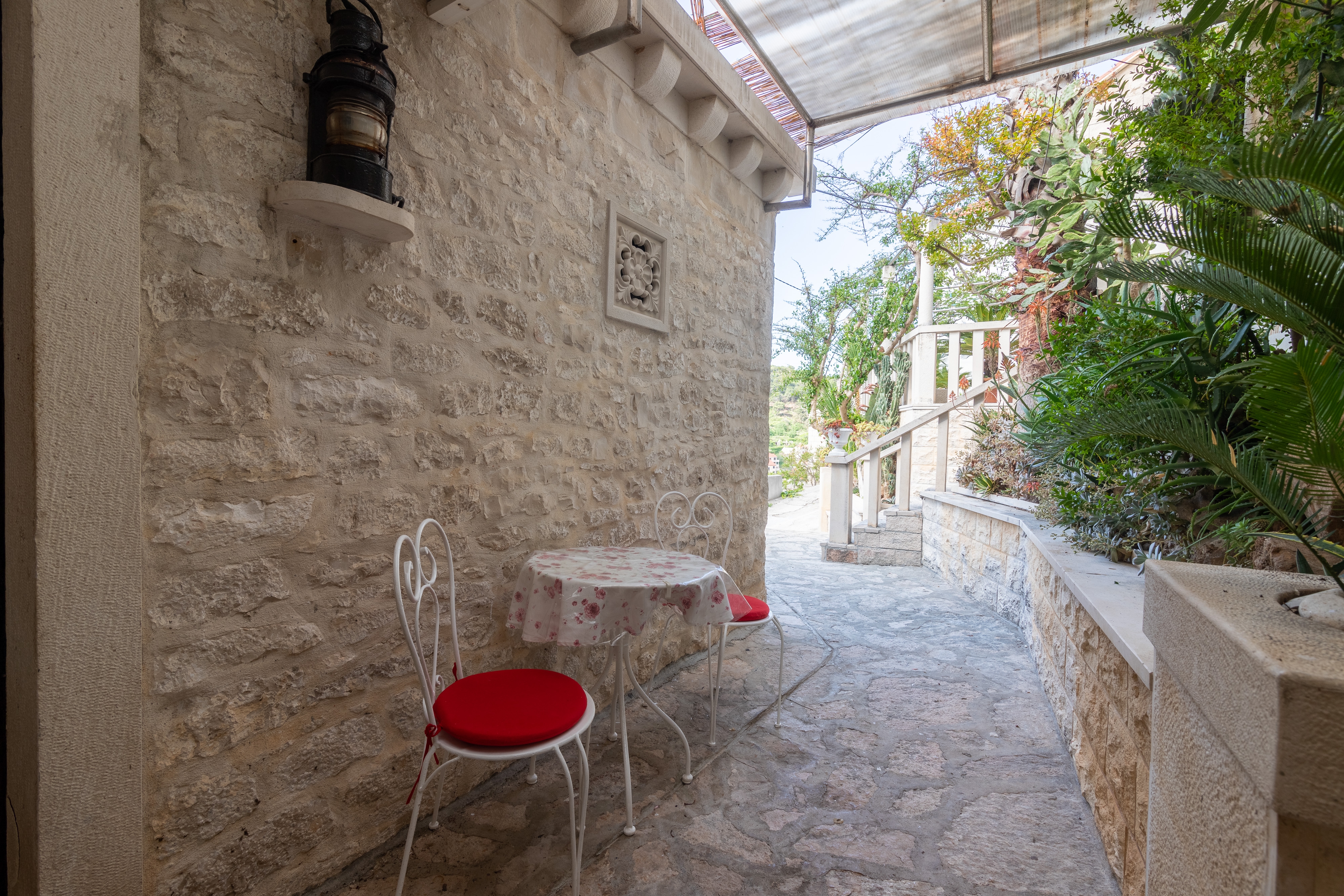 Three bedroom house with terrace and sea view Pučišća, Brač  K