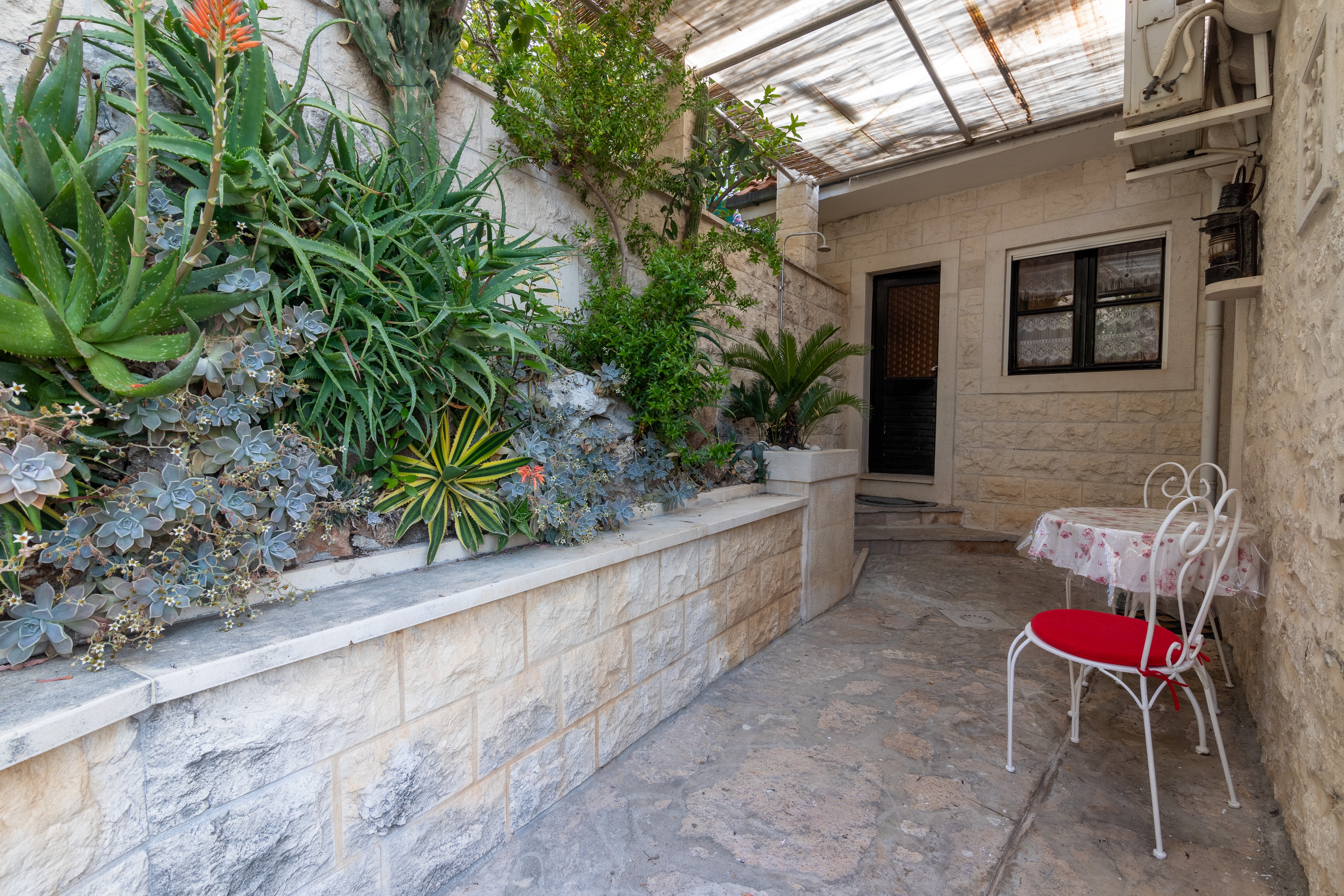 Three bedroom house with terrace and sea view Pučišća, Brač  K