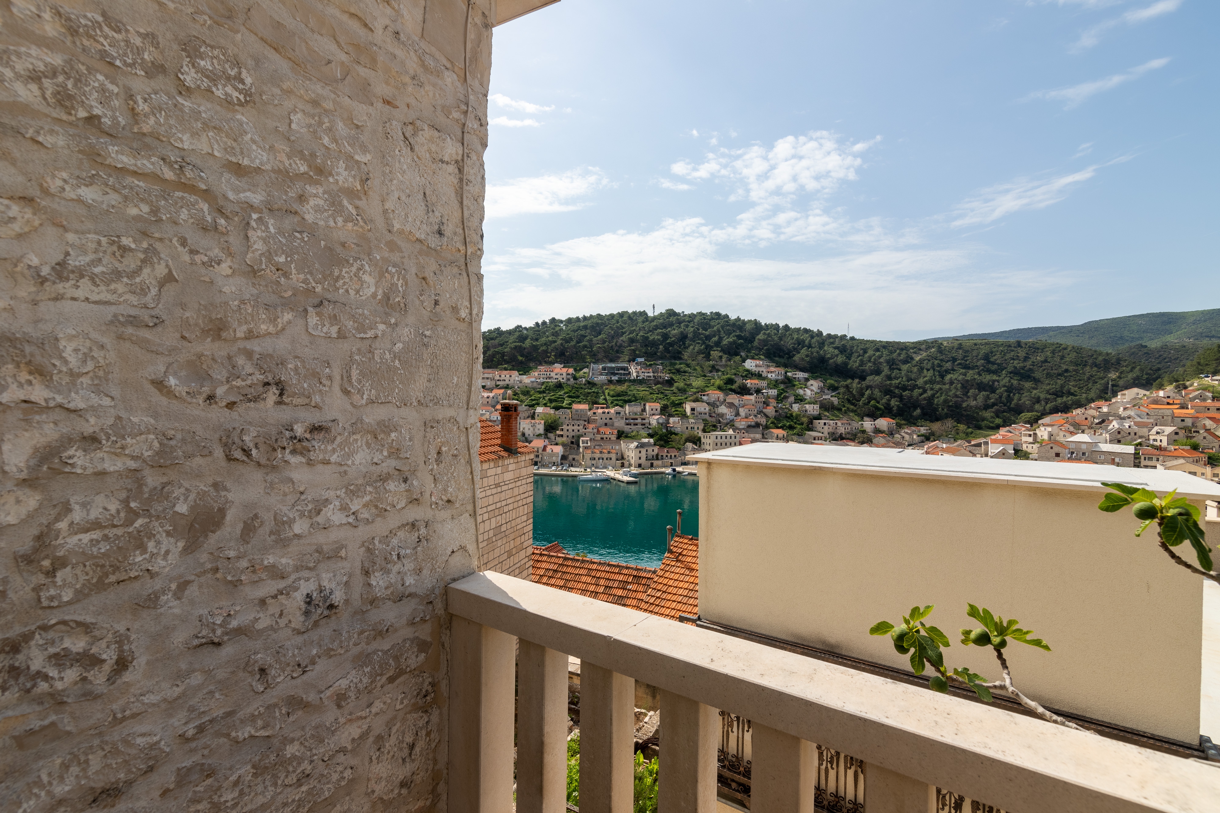 Three bedroom house with terrace and sea view Pučišća, Brač (K-14003)