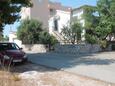 Parking lot Bušinci, Čiovo, Parking lot 14010 - Apartments with pebble beach.
