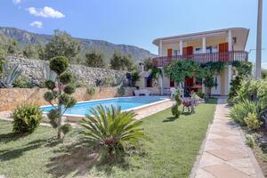 Appartements avec piscine pour les familles avec enfants Kastel Sucurac, Kastela - 14047