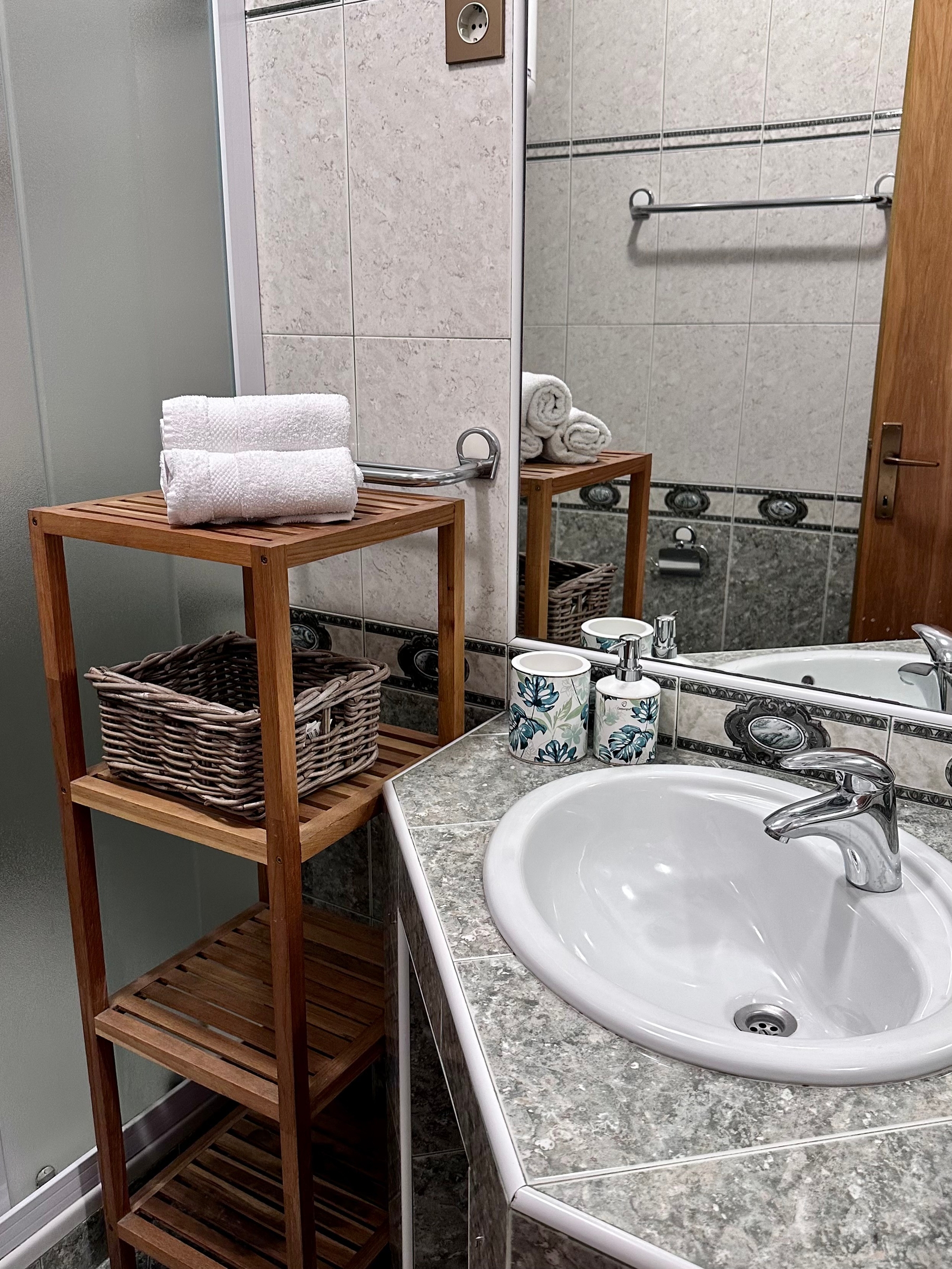 Two bedroom apartment with terrace Lopar, Rab  A-b