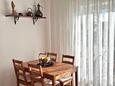 Lopar, Comedor in the apartment, air condition available, (pet friendly) y WiFi.