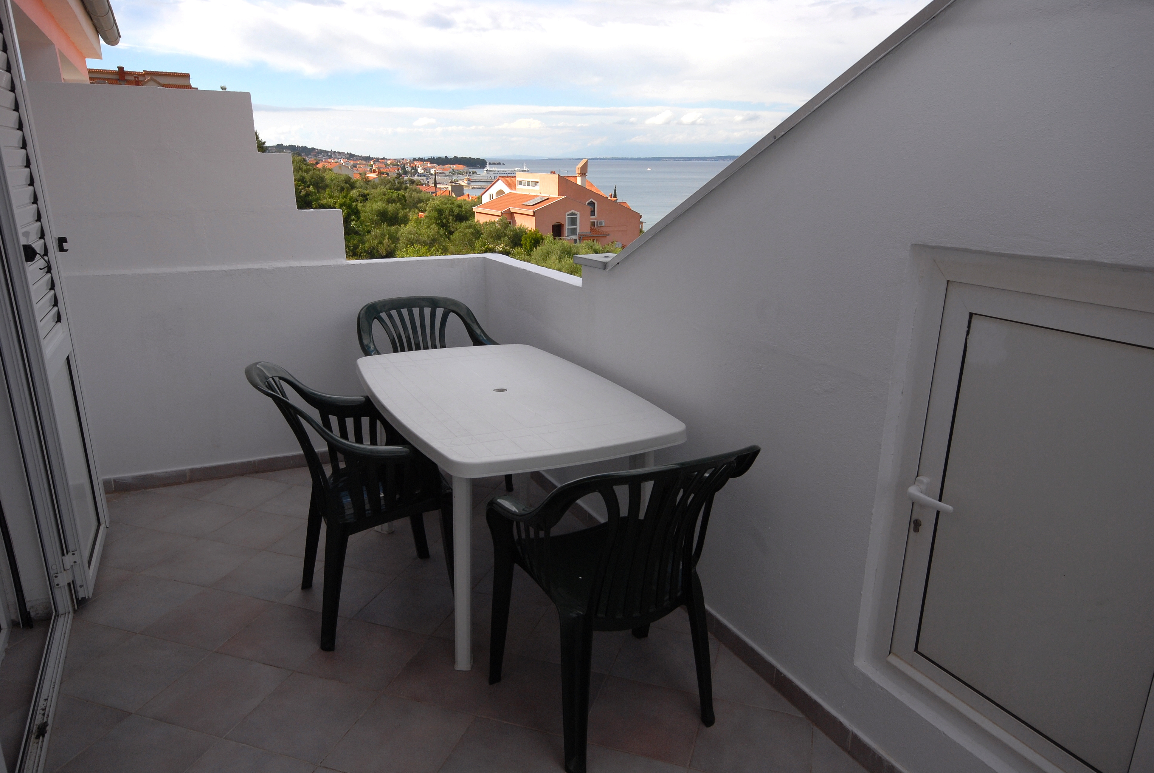 Three bedroom apartment with balcony and sea view Kali, Ugljan (A-14083-d) Three bedroom apartment with balcony and sea view Kali, Ugljan (A-14083-d)