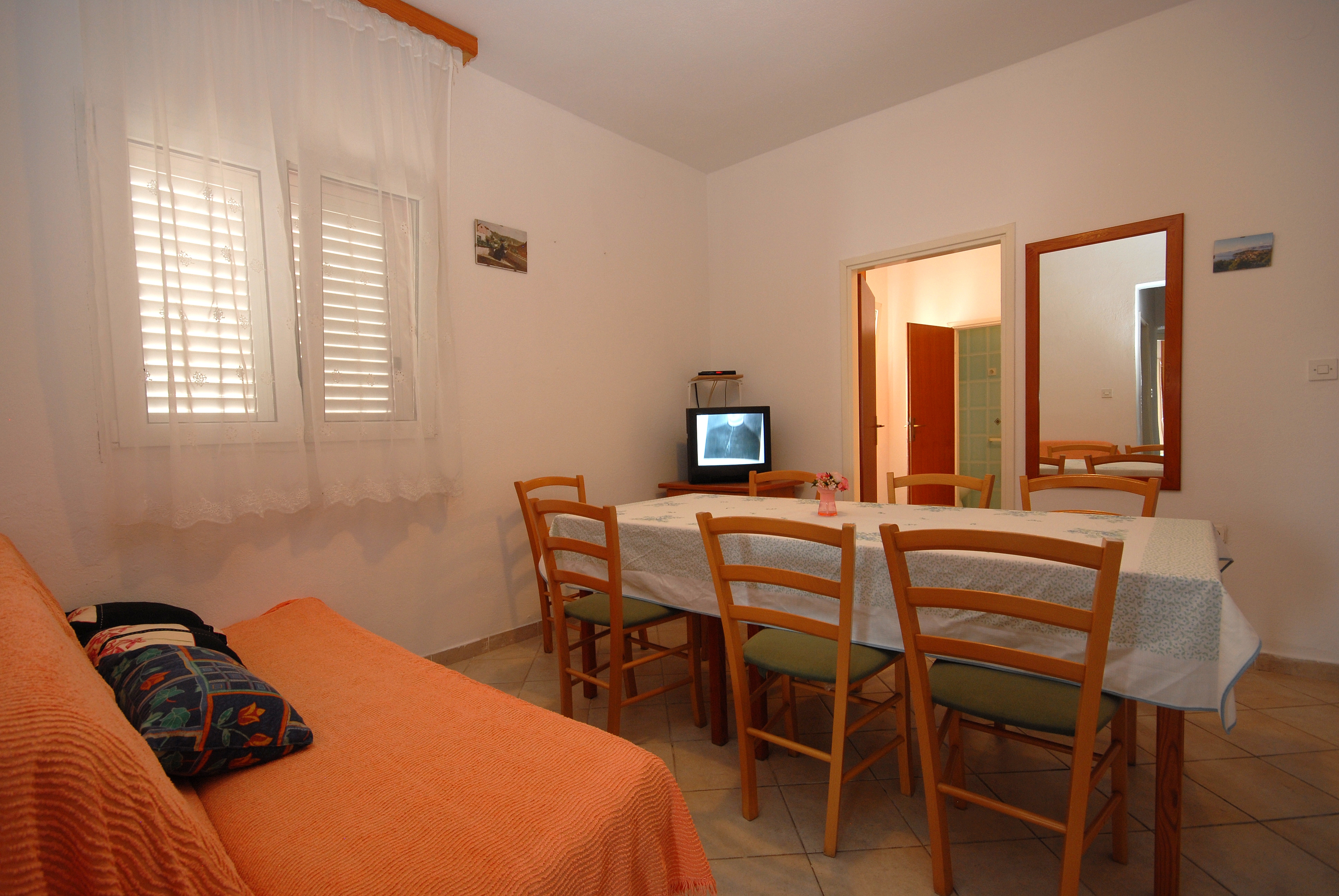 Three bedroom apartment with balcony and sea view Kali, Ugljan (A-14083-d) Three bedroom apartment with balcony and sea view Kali, Ugljan (A-14083-d)