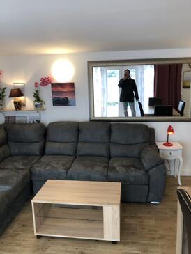 Kali, Гостиная в размещении типа apartment, доступный кондиционер и WiFi.