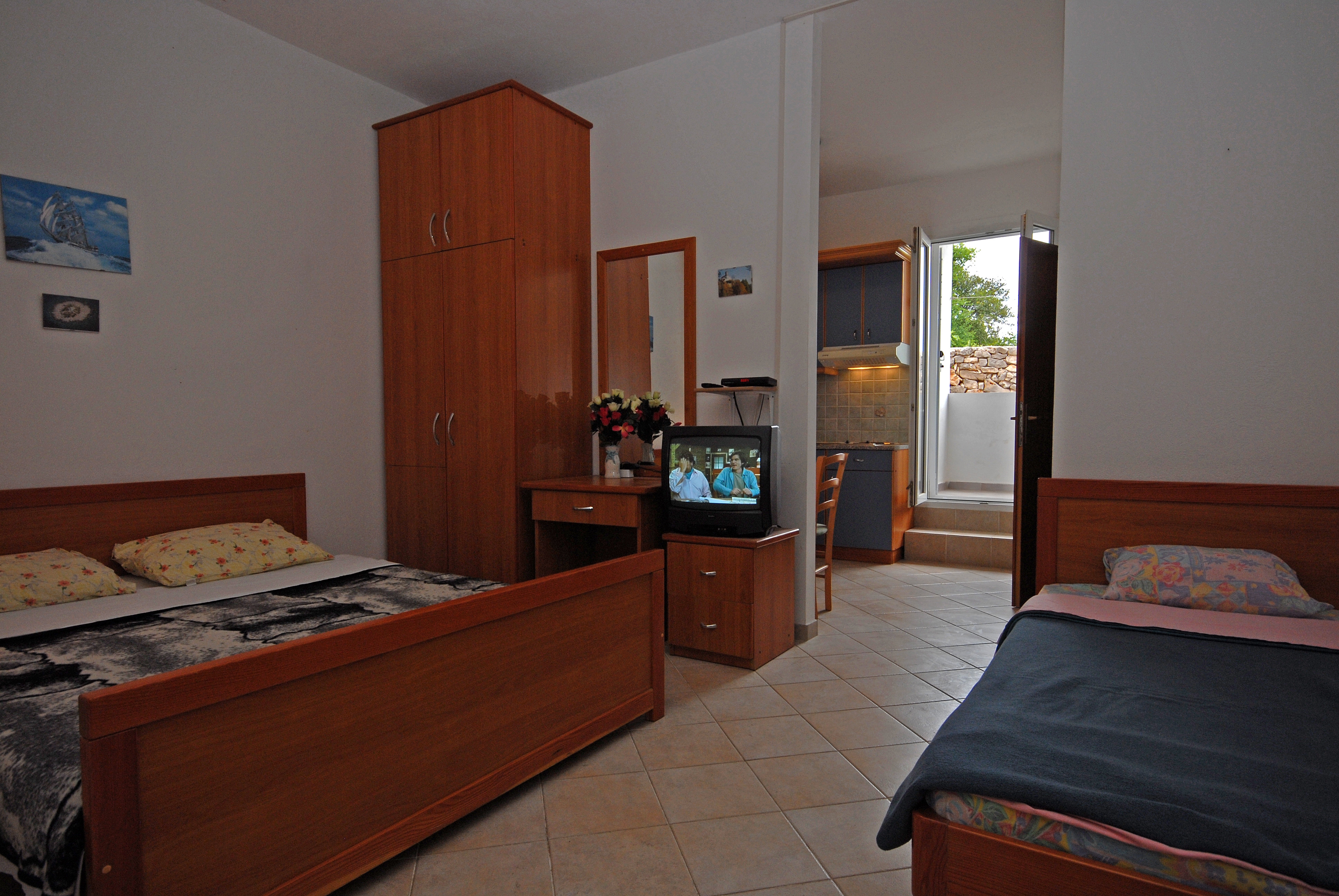 Studio flat with balcony and sea view Kali, Ugljan (AS-14083-a)