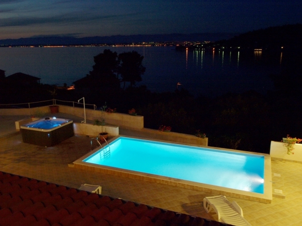 Two bedroom apartment with balcony and sea view Kali, Ugljan (A-14083-e) Two bedroom apartment with balcony and sea view Kali, Ugljan (A-14083-e)