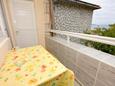 Balkon Hvar, Balkon v ubytování typu studio-apartment, s výhledem na moře, domácí mazlíčci povoleni a WiFi.