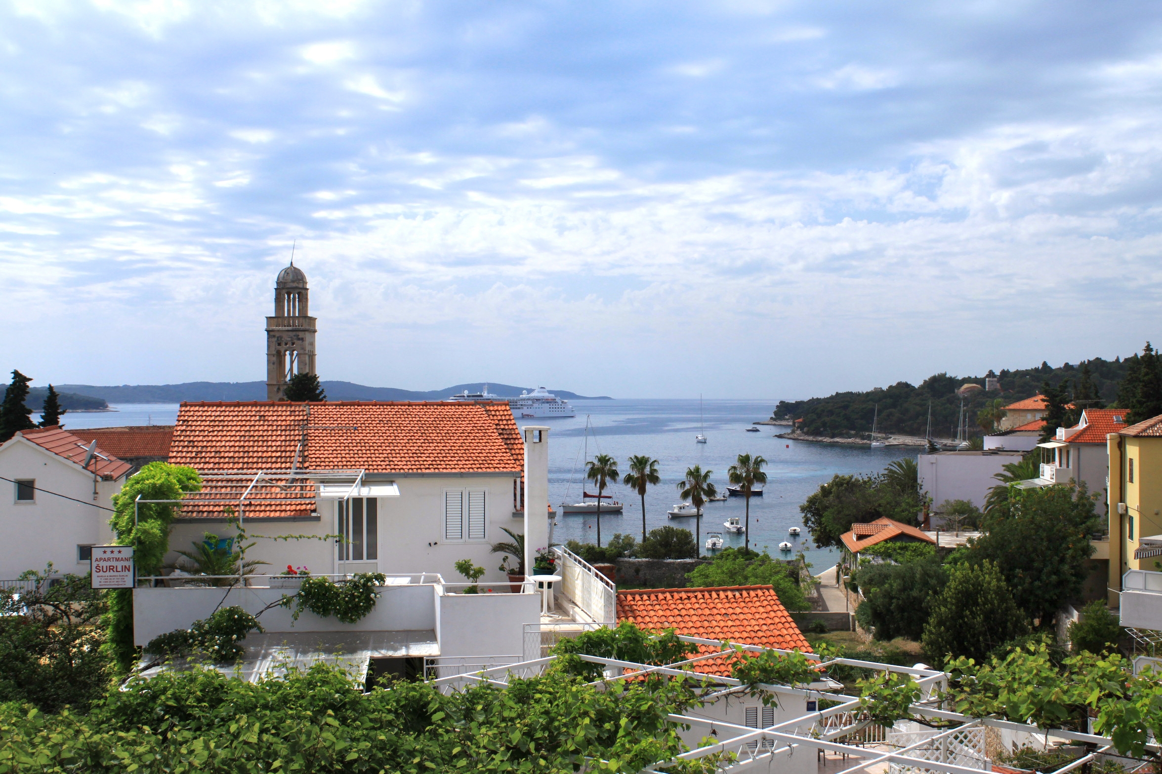 Room with balcony and sea view Hvar  S-b