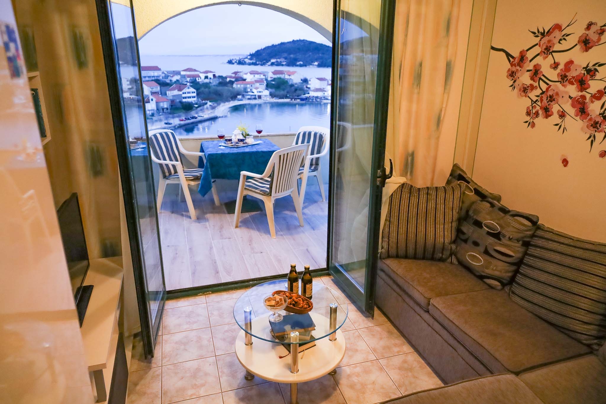 Two bedroom apartment with terrace and sea view Kali, Ugljan  A-a