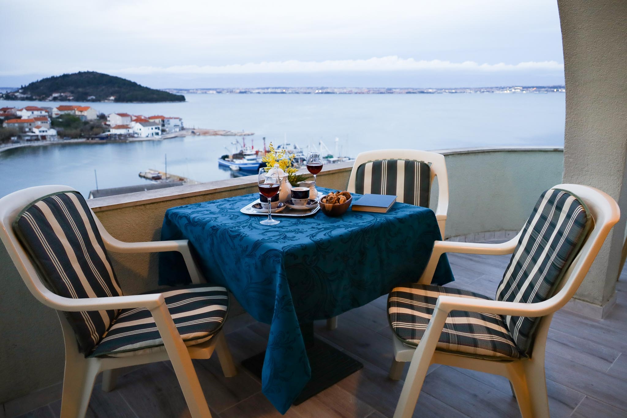 Two bedroom apartment with terrace and sea view Kali, Ugljan  A-a