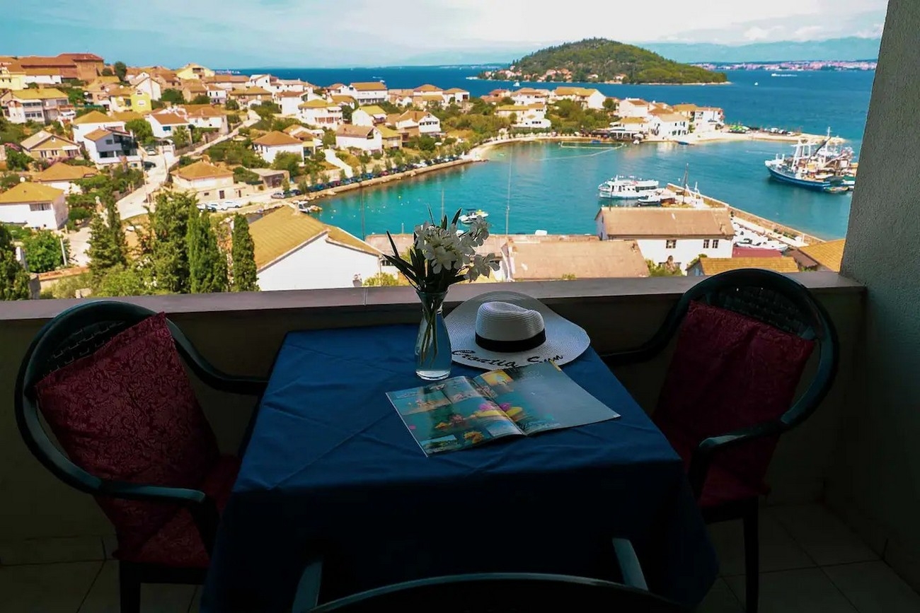 One bedroom apartment with balcony and sea view Kali, Ugljan  A-b