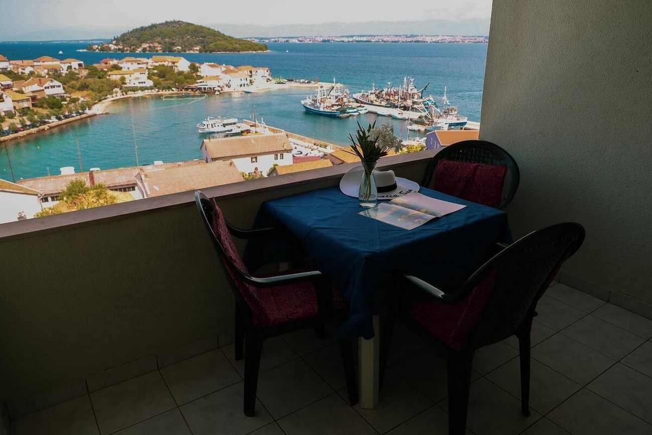 One bedroom apartment with balcony and sea view Kali, Ugljan  A-b