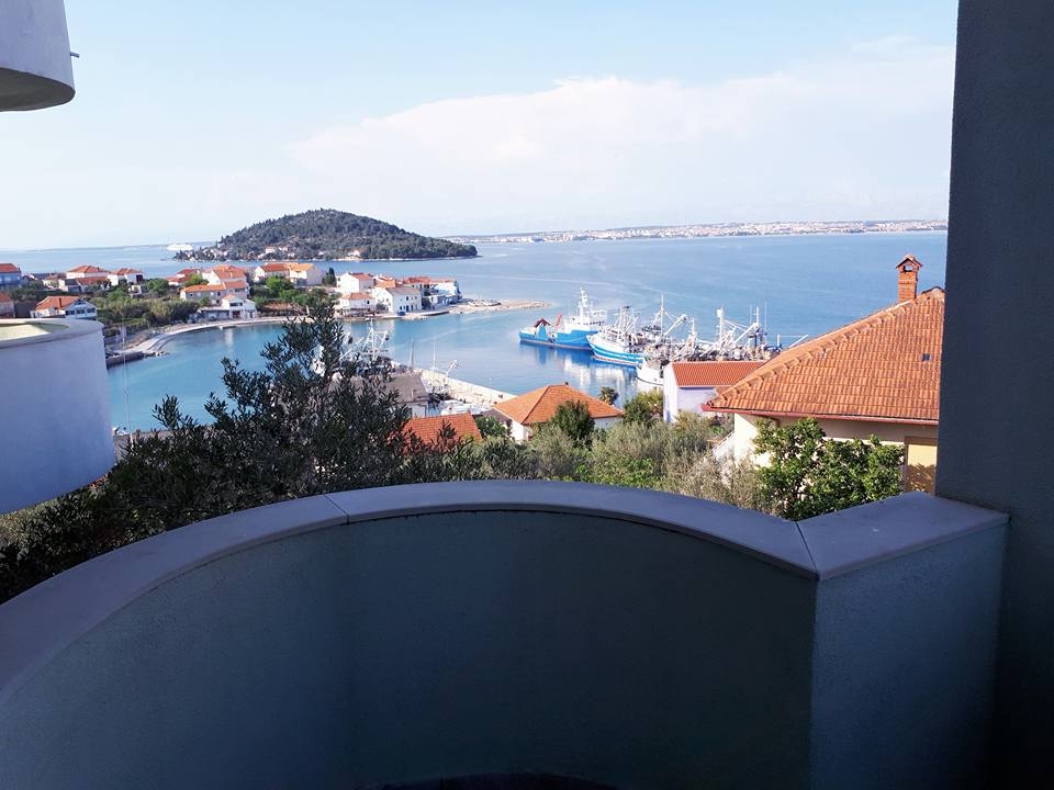 Two bedroom apartment with balcony and sea view Kali, Ugljan  A-d