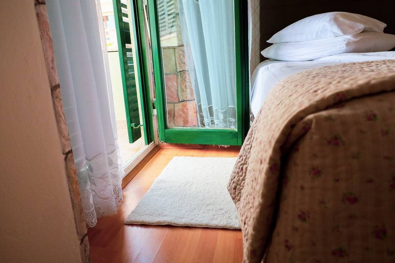 Two bedroom apartment with balcony and sea view Kali, Ugljan  A-d