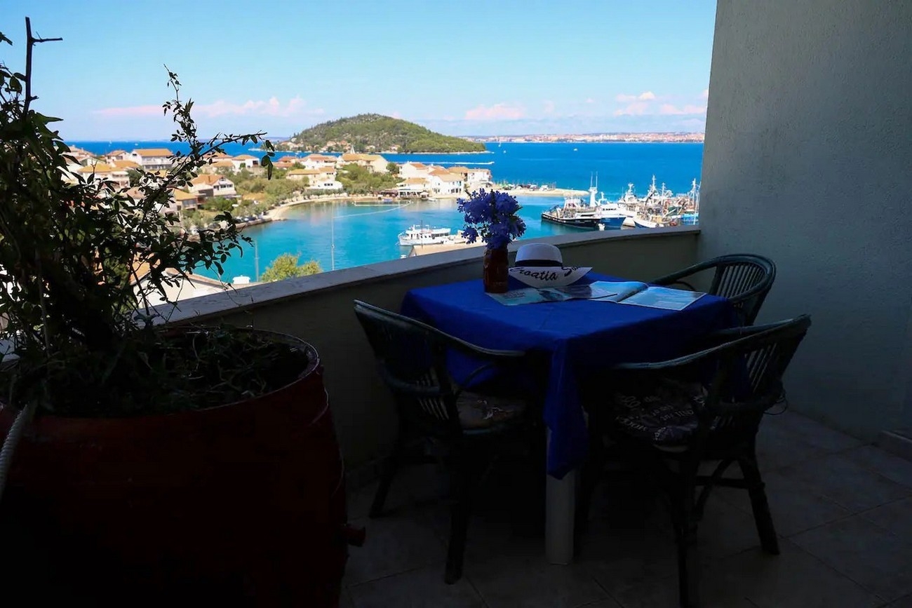 One bedroom apartment with balcony and sea view Kali, Ugljan  A-e