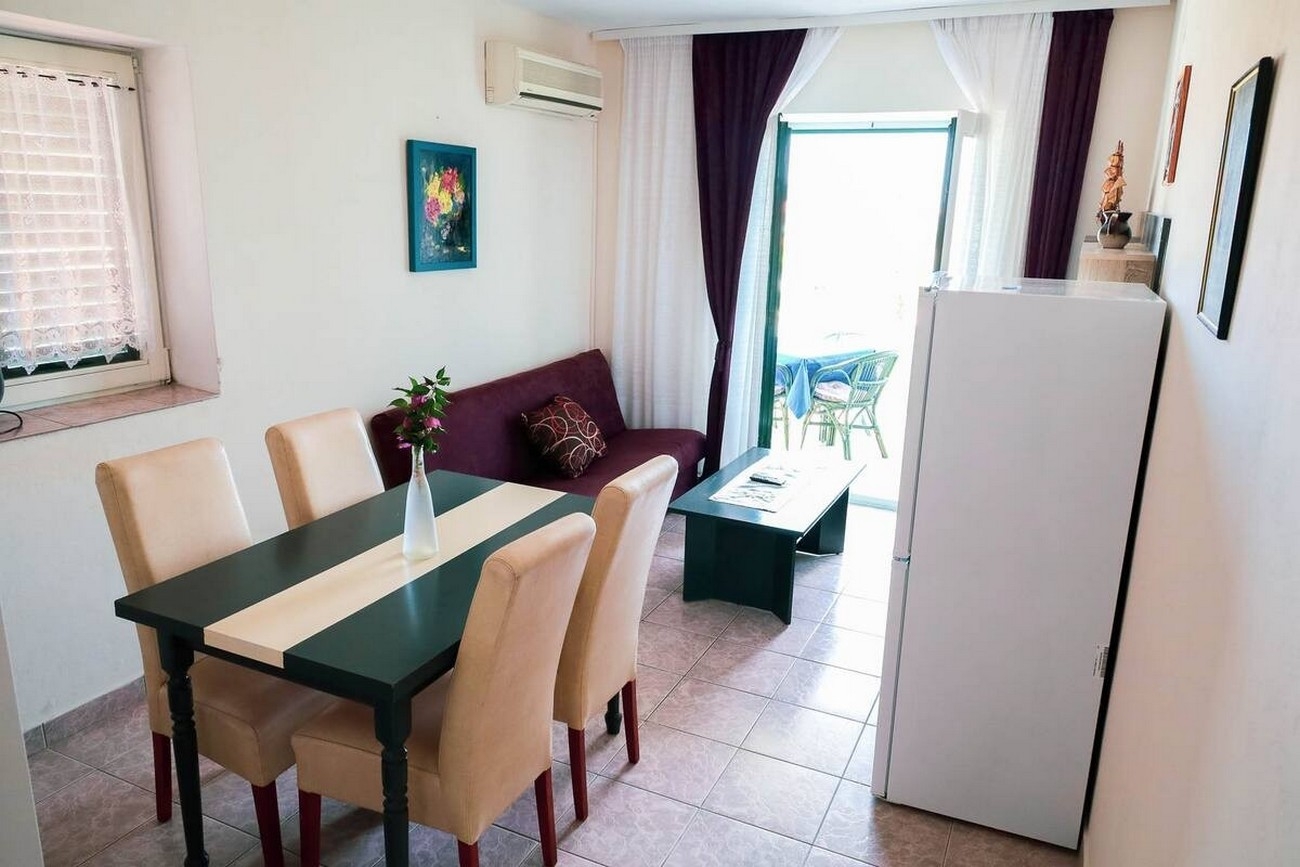 Two bedroom apartment with balcony and sea view Kali, Ugljan  A-f