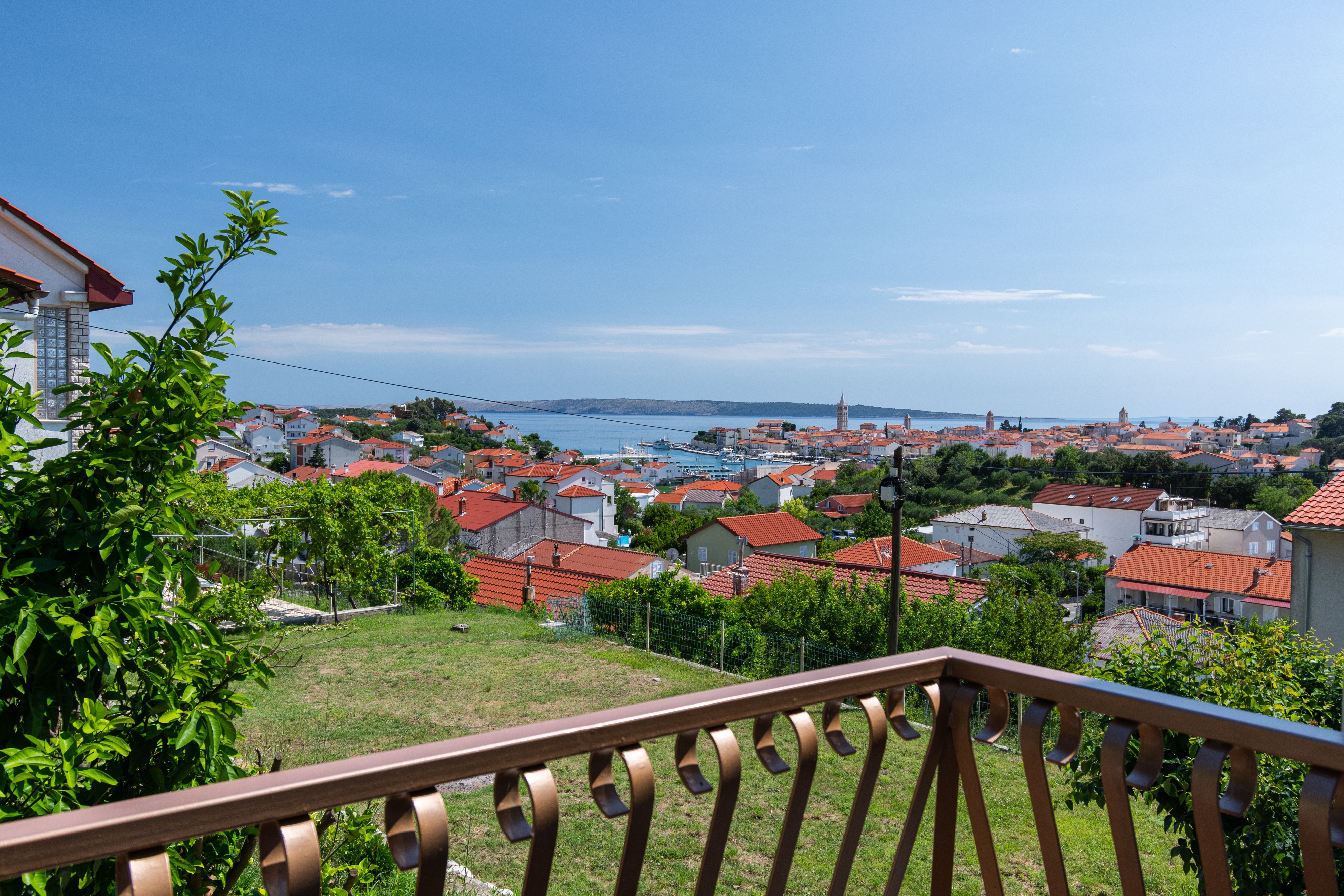 One bedroom apartment with terrace and sea view Rab  A-a