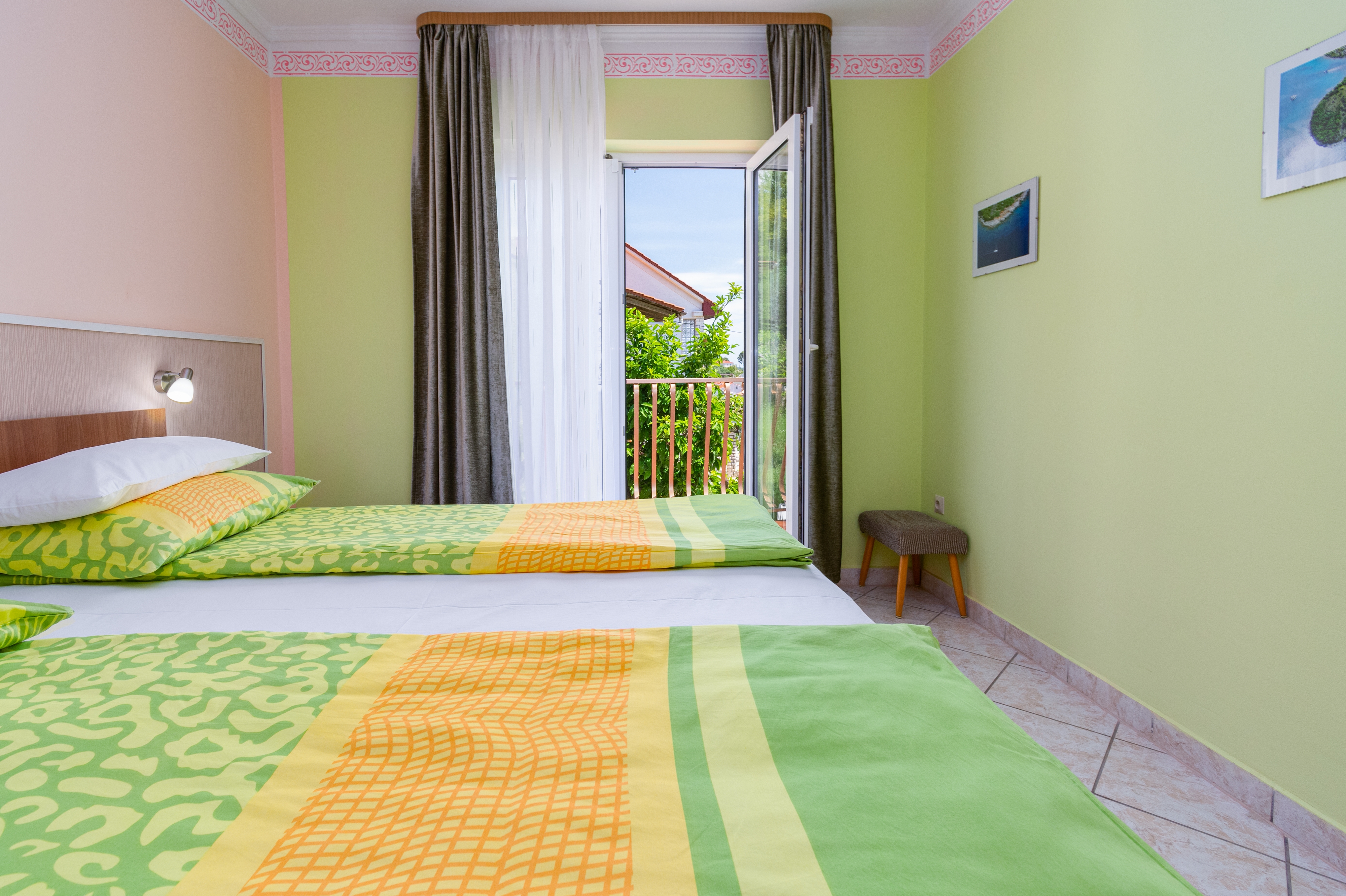 One bedroom apartment with terrace and sea view Rab  A-a