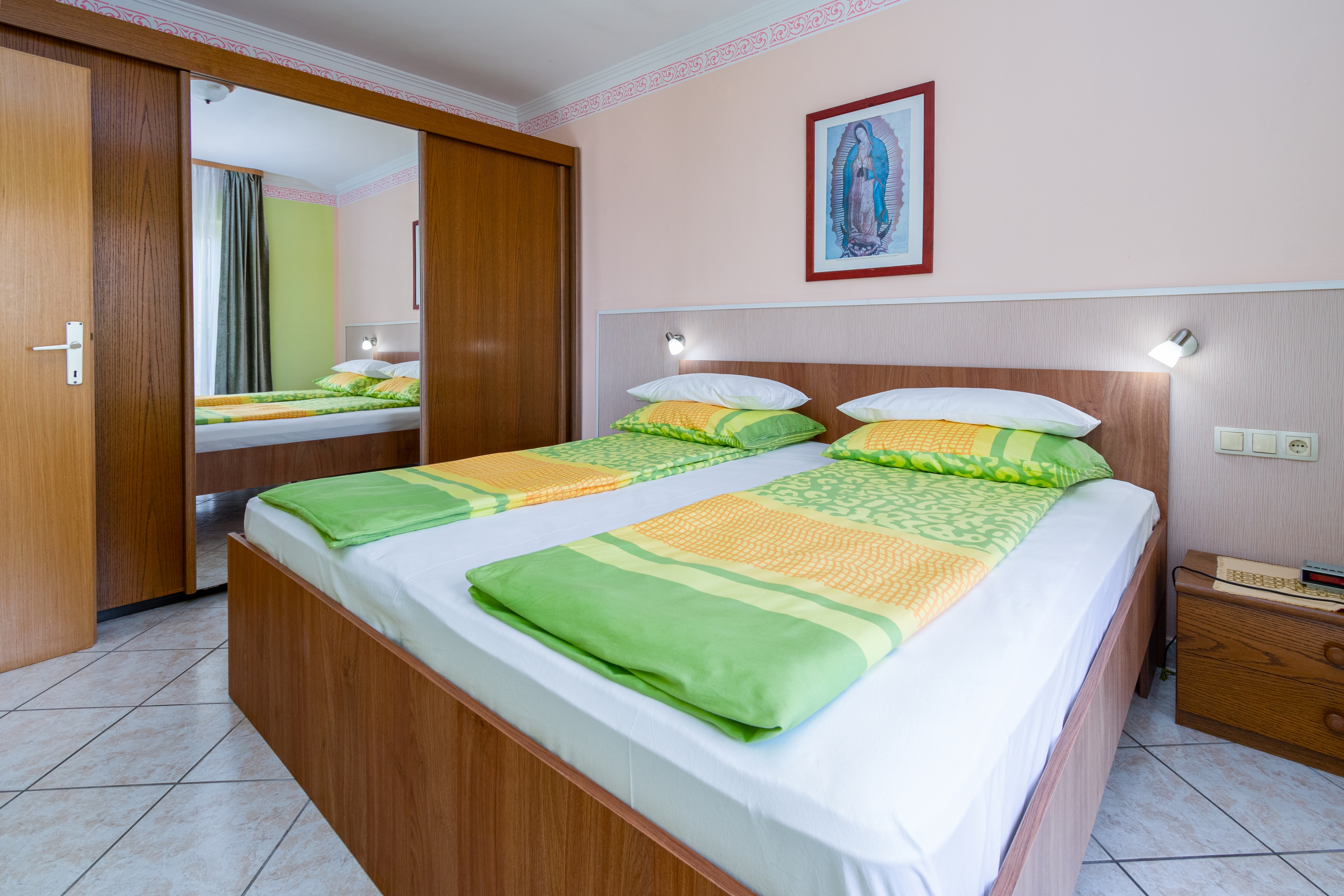 One bedroom apartment with terrace and sea view Rab  A-a