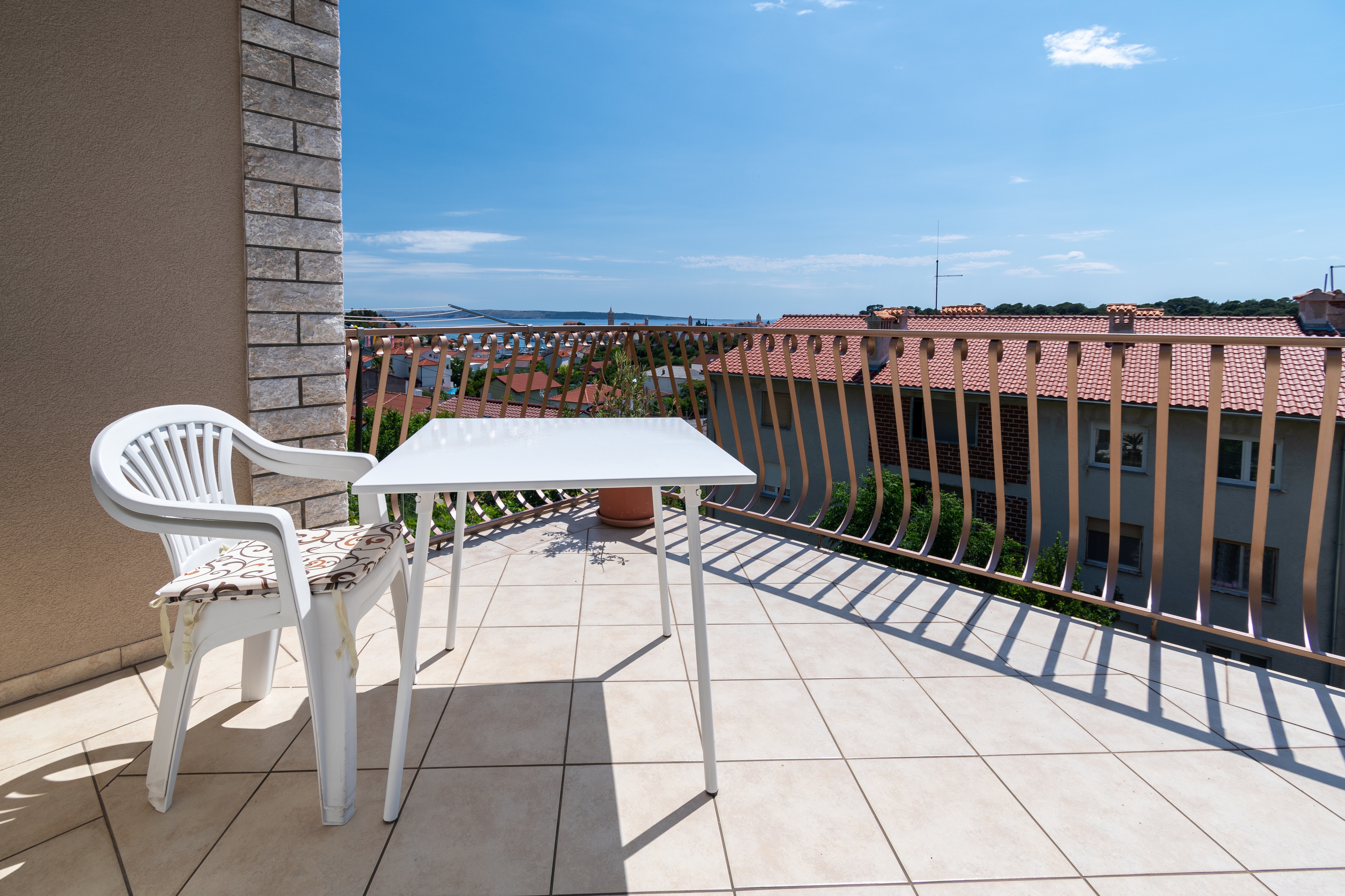 One bedroom apartment with terrace and sea view Rab  A-a