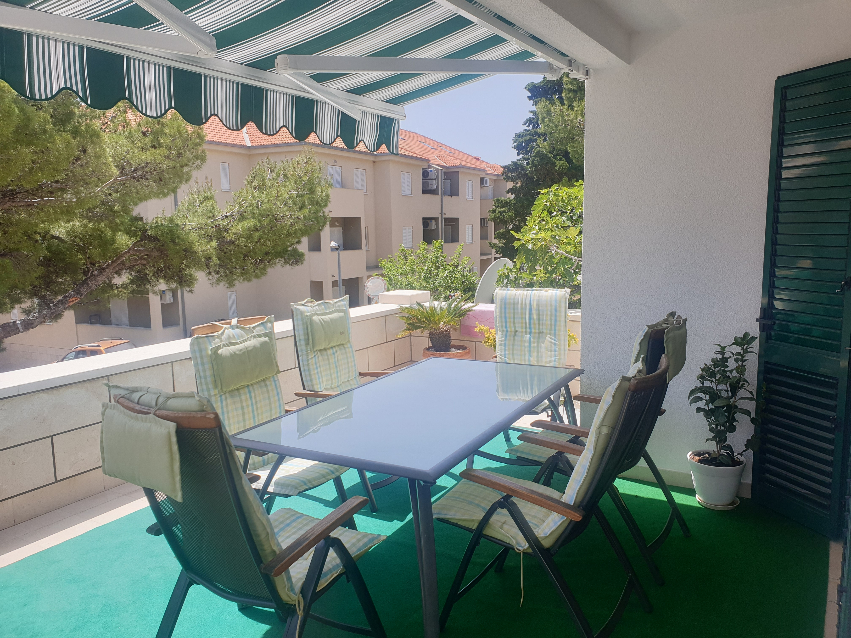 Two bedroom apartment with terrace and sea view Bol, Brač (A-14124-b) Two bedroom apartment with terrace and sea view Bol, Brač (A-14124-b)