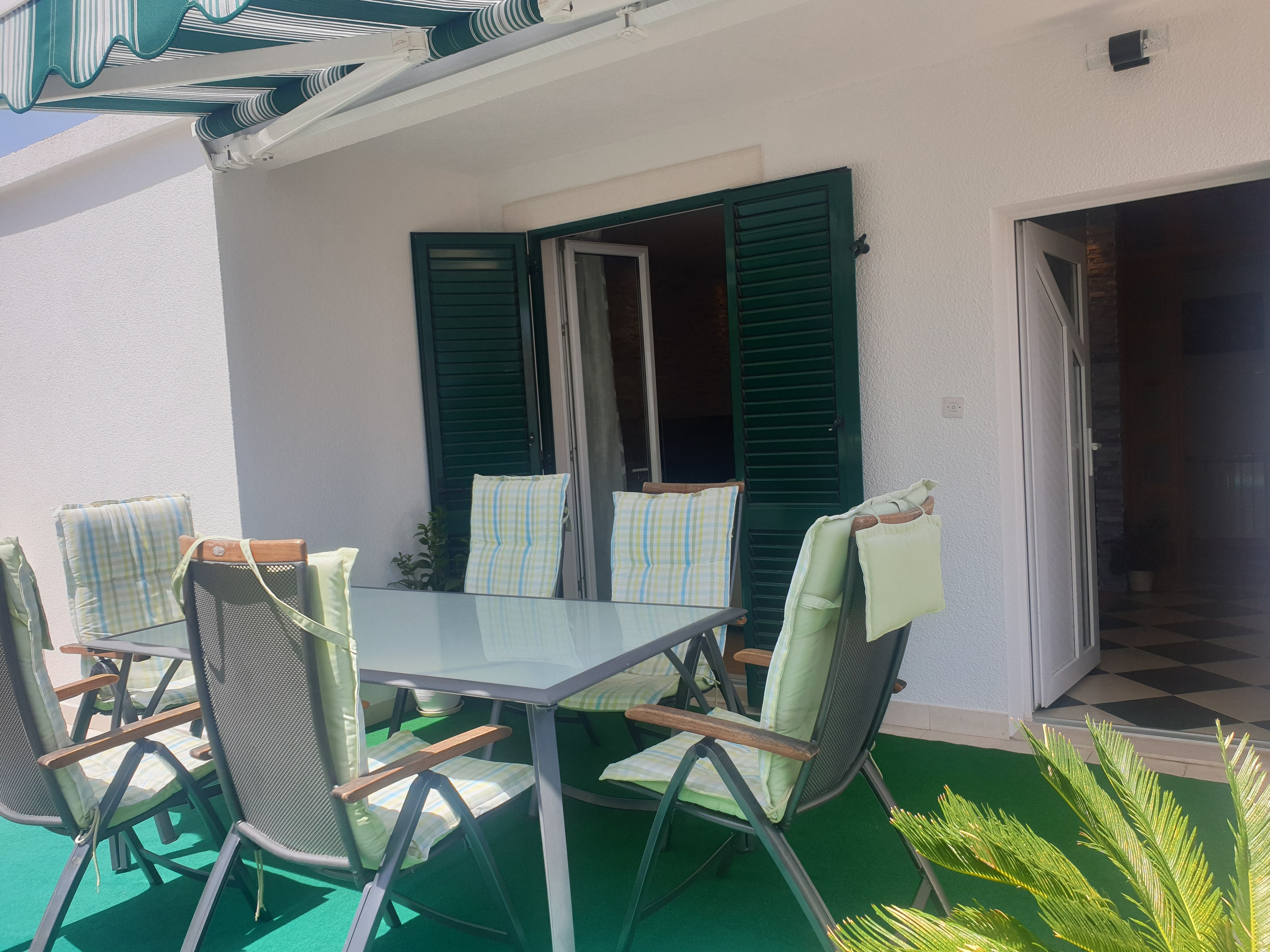 Two bedroom apartment with terrace and sea view Bol, Brač  A-b