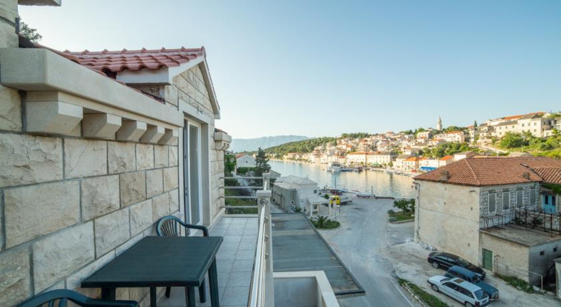 One bedroom apartment with balcony and sea view Povlja, Brač  A-a