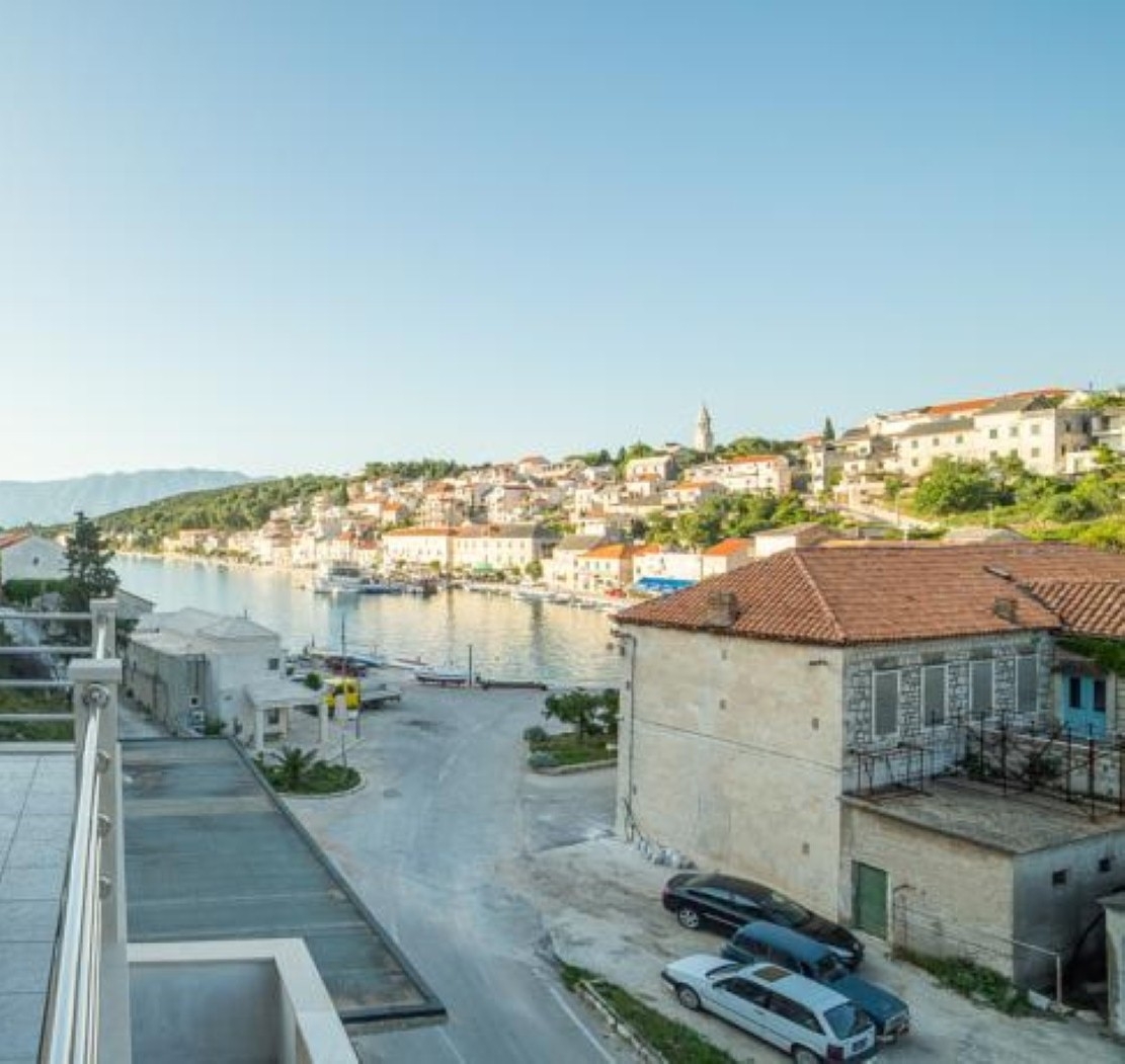 One bedroom apartment with balcony and sea view Povlja, Brač  A-a