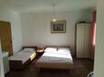 Spavaća soba Drašnice, Spavaća soba u smještaju tipa studio-apartment, dostupna klima, kućni ljubimci dozvoljeni i WiFi.