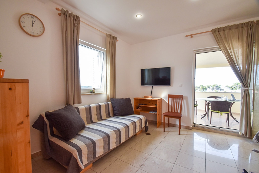 Two bedroom apartment with terrace and sea view Banjol, Rab (A-14134-a)